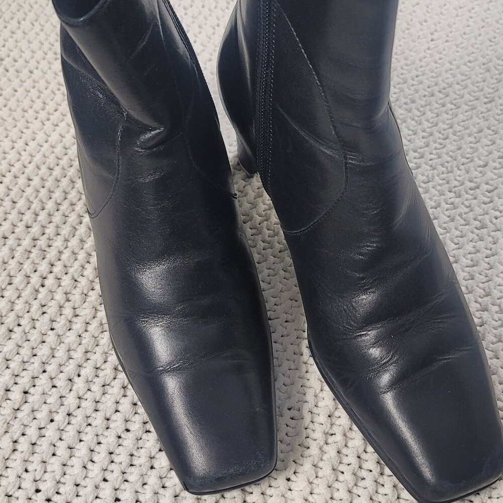 Naturalizer Black Short Side Zip Booties size 7W